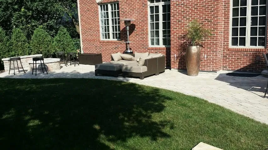 Top-rated yard maintenance experts serving Des Plaines, IL - Artistic Landscapes, LLC