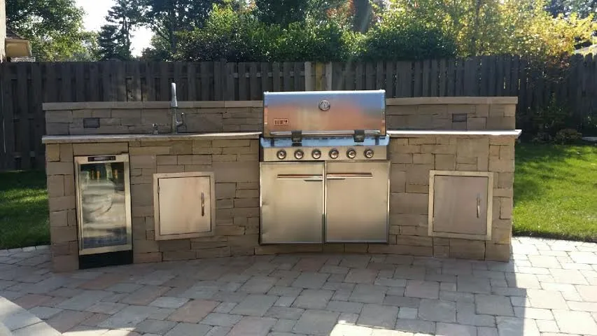 Affordable lawn mowing service experts serving Des Plaines, IL - Artistic Landscapes, LLC