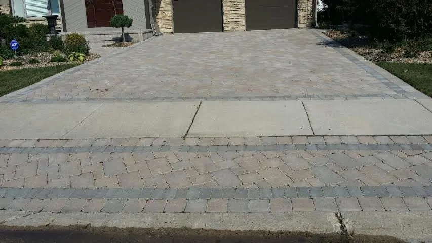 Reliable garden landscaping experts serving Des Plaines, IL - Artistic Landscapes, LLC