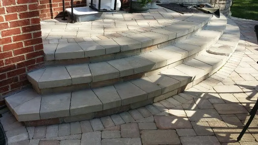 Reliable yard maintenance with custom design across Des Plaines, IL - Artistic Landscapes, LLC