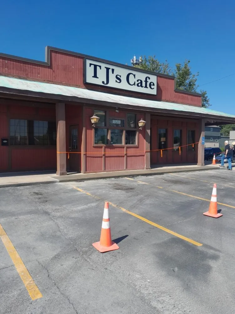 Local garden landscaping for homes in Independence, MO by Art's Hauling and Handy Services