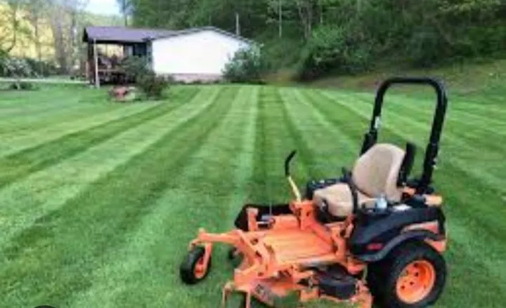 Custom lawn mowing service in Madisonville, KY - Arts Lawn Care