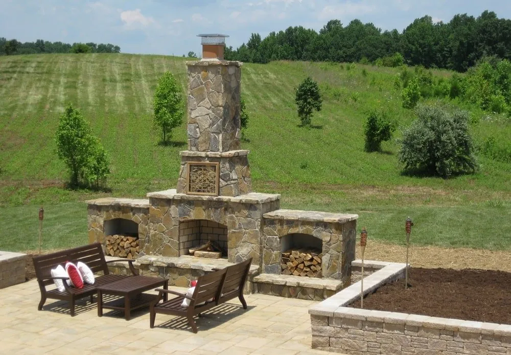 Custom yard cleanup service for beautiful yards in Fredericksburg, VA by Artscapes