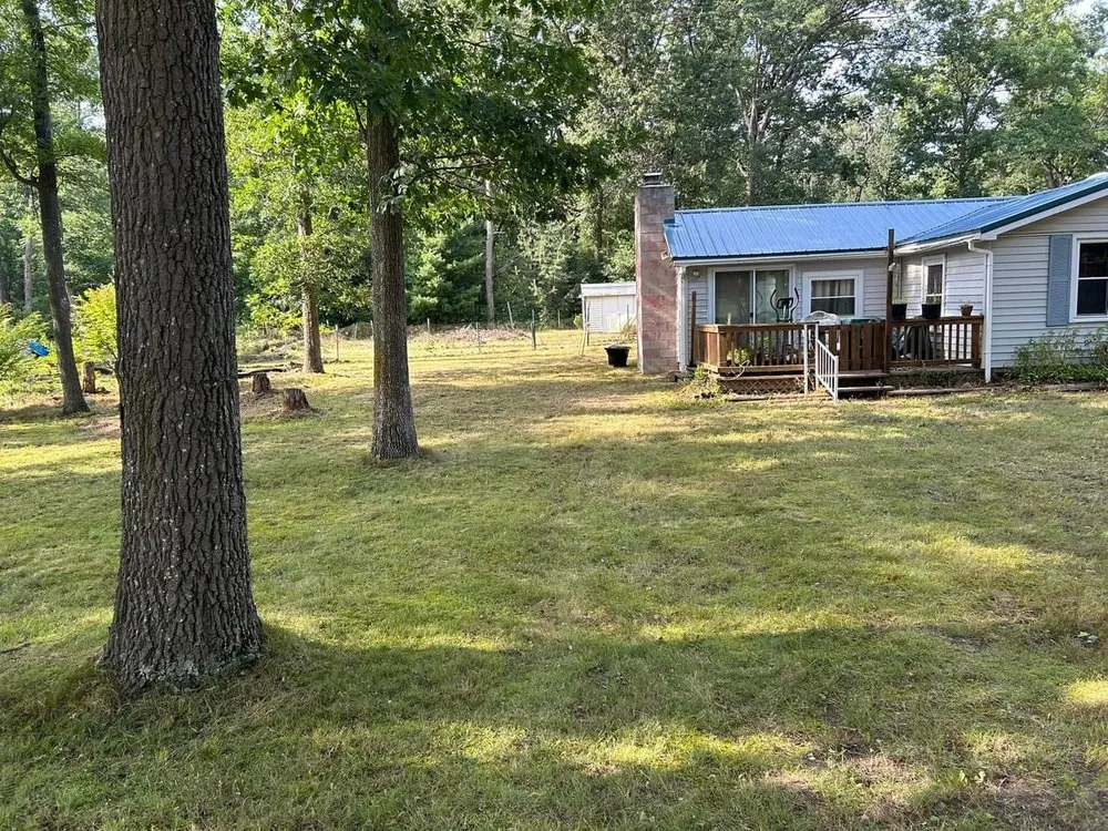 Top-rated lawn care service for beautiful yards in Harrison, MI by Artsy Landscaping