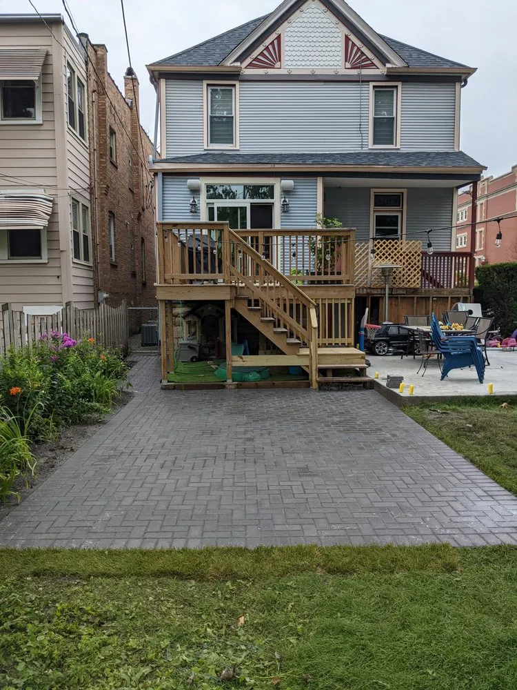 Top-rated lawn care service experts serving Chicago, IL - Arturo Landscaping Service