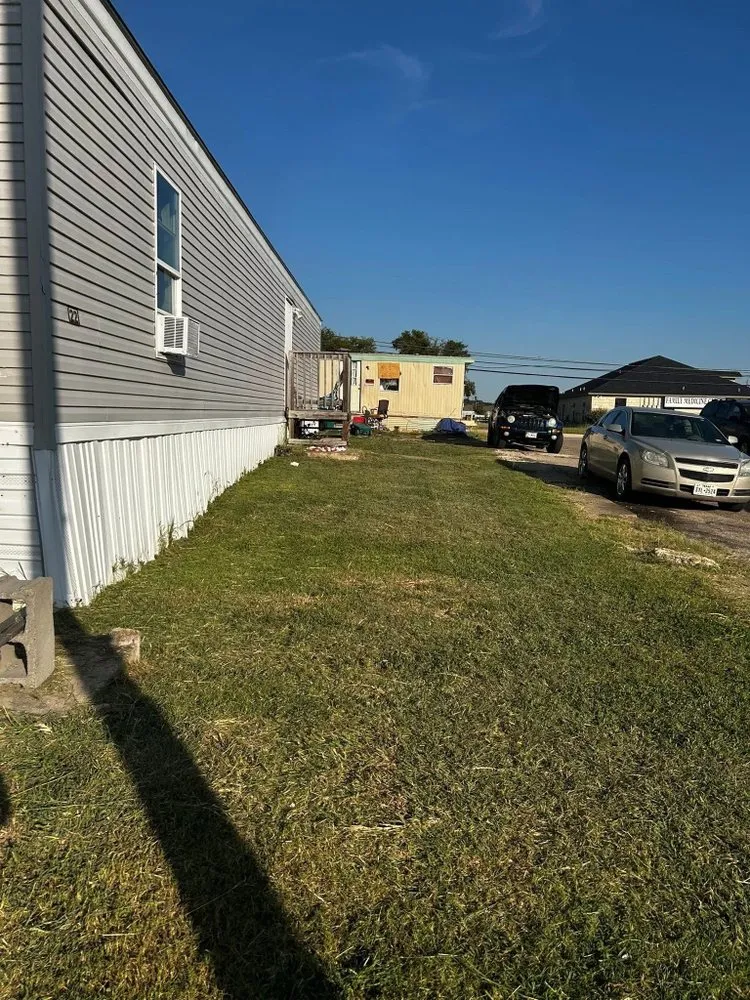 Expert lawn mowing service experts serving Harker Heights, TX - Arturo Mowing Services