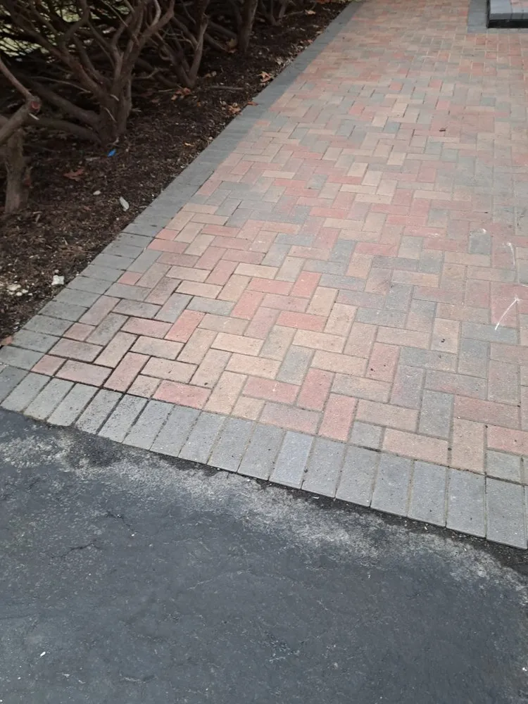 Top-rated yard cleanup service for beautiful yards in Mount Prospect, IL by Arturo Pulido Landscaping