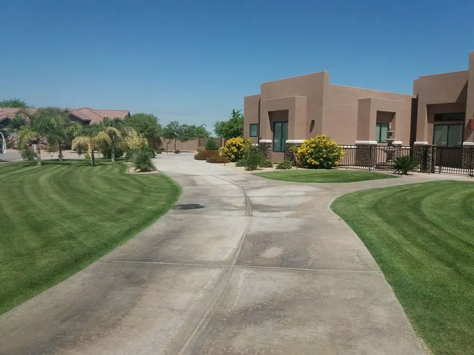 Reliable lawn care service for year-round maintenance across Yuma, AZ - Arturo's Artistic Landscaping