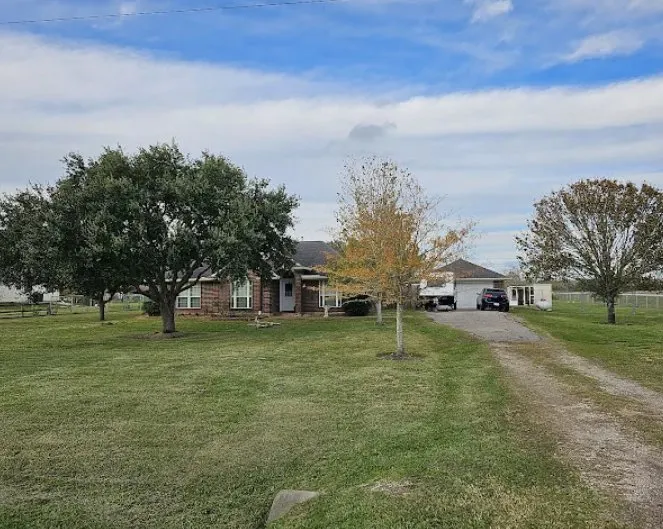 Expert yard cleanup service in Alvin, TX - Arturo's Lawn Care & Landscaping