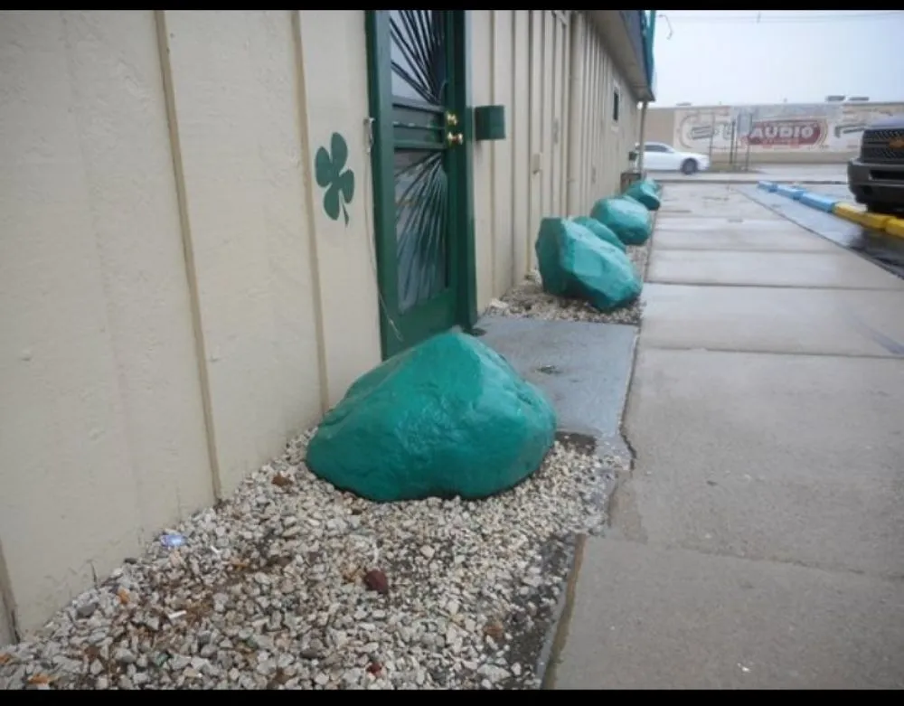 Professional residential landscaping experts serving Redford Charter Township, MI - Artwork at work Construction Services