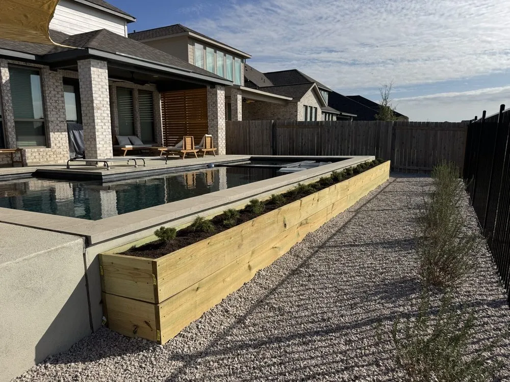 Affordable lawn mowing service in Manor, TX by Arty's Landscaping