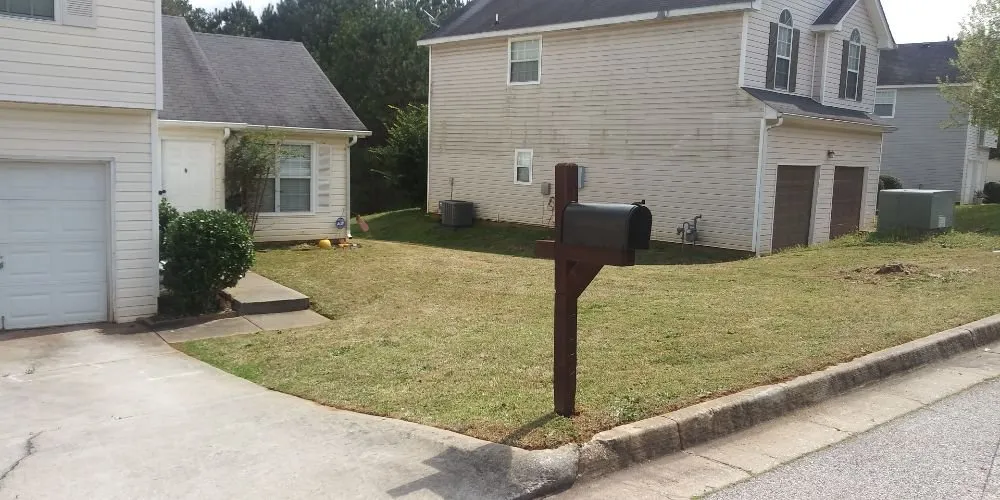Custom yard maintenance in Jonsboro, GA - A&S Turf Cutters