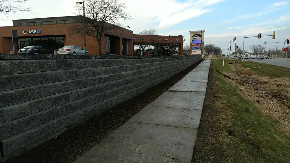 Expert yard cleanup service in Romeoville, IL - ASE Illini-Scapes