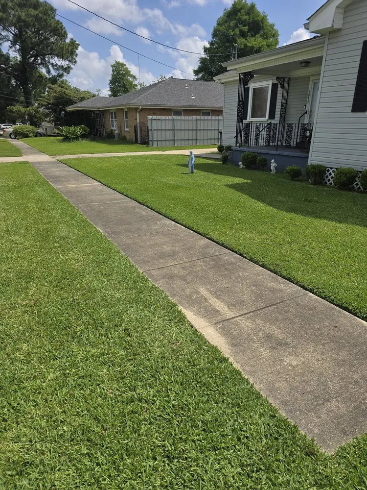 Custom residential landscaping for outdoor upgrades across Meraux, LA - Asevedo's pressure washing & lawn care