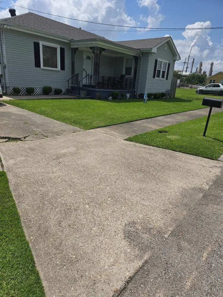 Reliable landscaping services for residential properties across Meraux, LA - Asevedo's pressure washing & lawn care