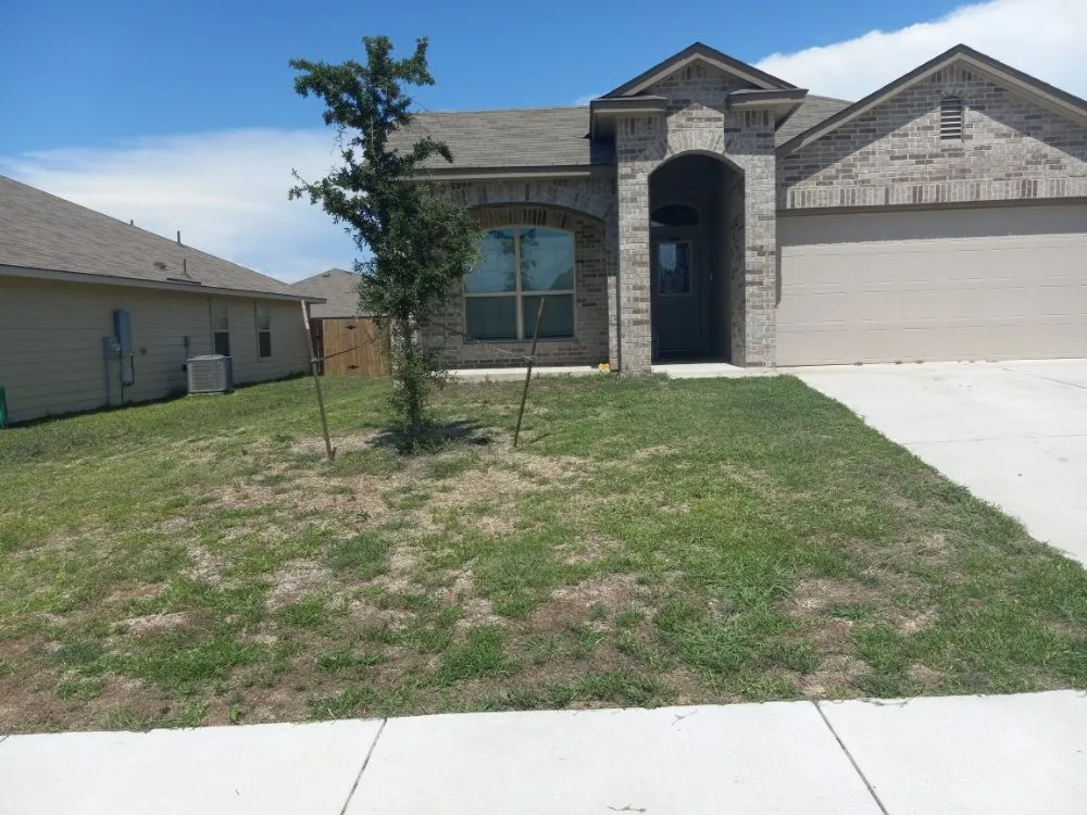 Affordable residential landscaping with custom design in Santa Clarita, CA by Ash Family Landscaping and Cleaning Service