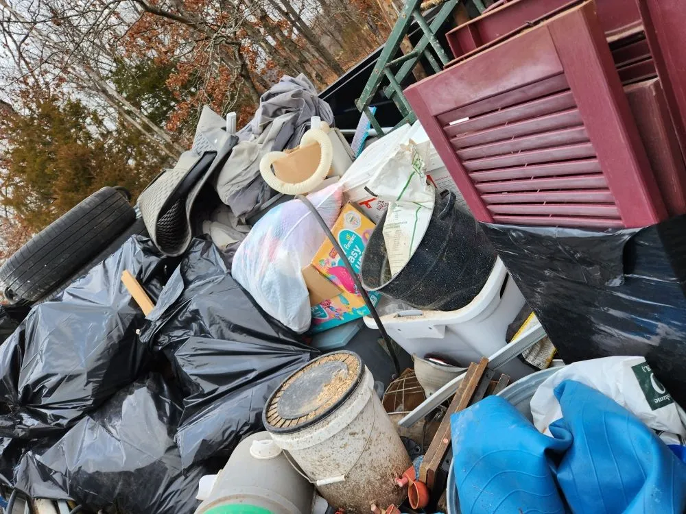 Reliable yard cleanup service experts serving St Louis, MO - Ashlock Removal Service