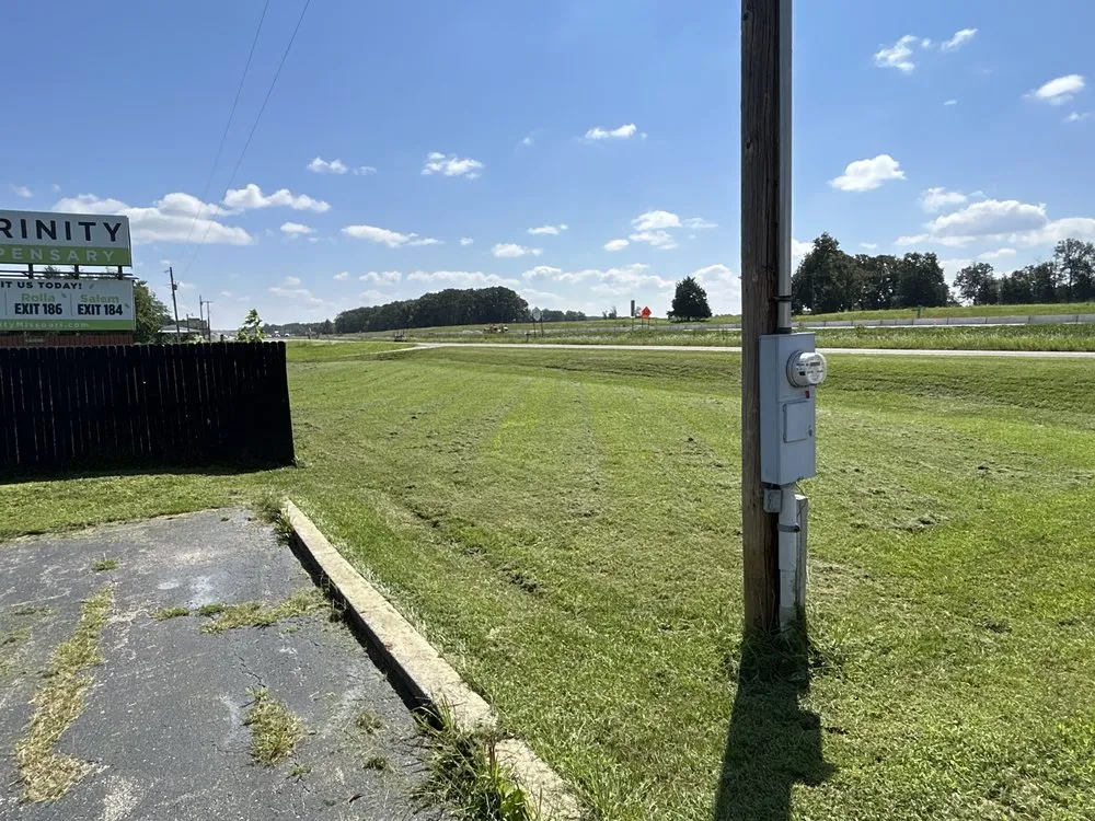 Reliable yard cleanup service with custom design in Vienna, MO by Ash’s Lawn Care