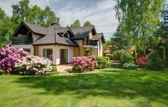 Trusted yard cleanup service for homes in Muskego, WI by ASI Achtenhagen Services