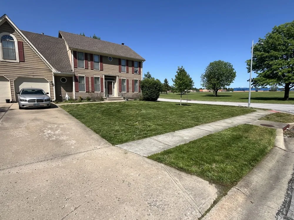 Expert yard maintenance experts serving Kansas City, KS - Aspen Landscaping