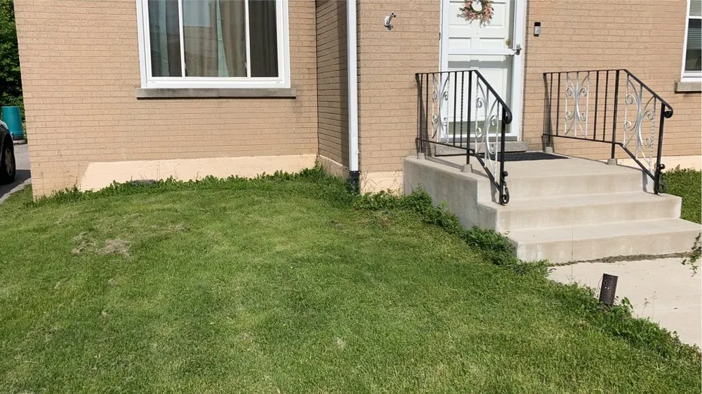 Expert residential landscaping in North Aurora, IL by ASR Creative Flower Bed Specialist