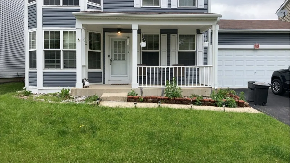 Custom lawn care service experts serving North Aurora, IL - ASR Creative Flower Bed Specialist