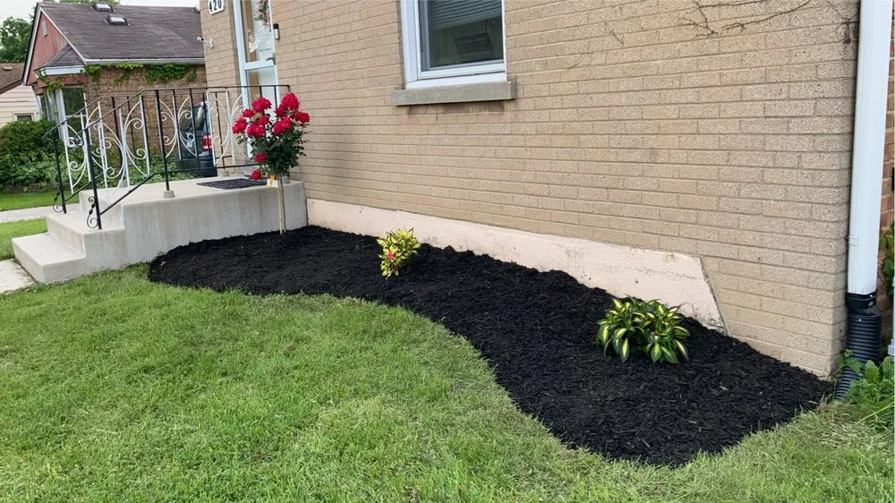 Custom garden landscaping in North Aurora, IL - ASR Creative Flower Bed Specialist
