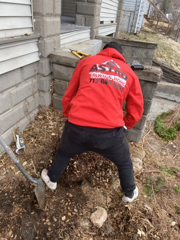 Reliable yard cleanup service in Bennet, NE by Astro Lawn And Home