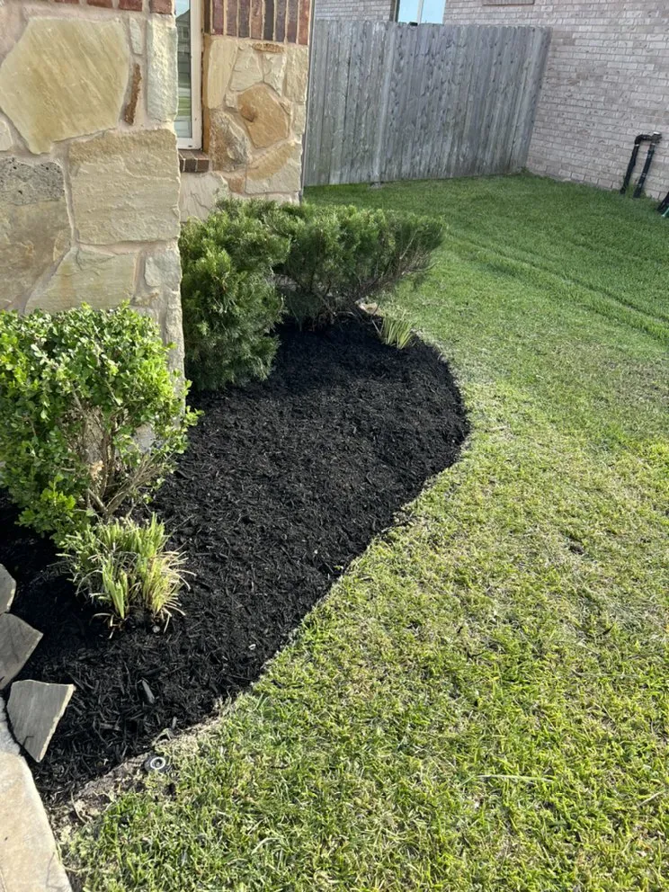 Top-rated yard maintenance with custom design in Houston, TX by Astro lawn scape services