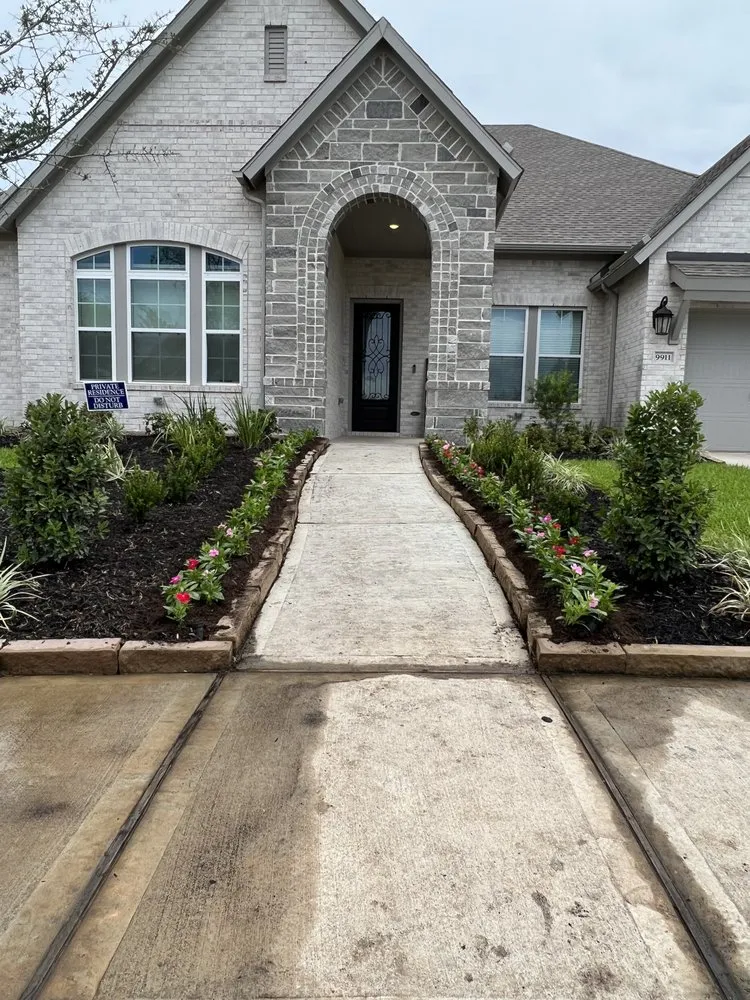 Top-rated yard cleanup service in Houston, TX - Astro lawn scape services