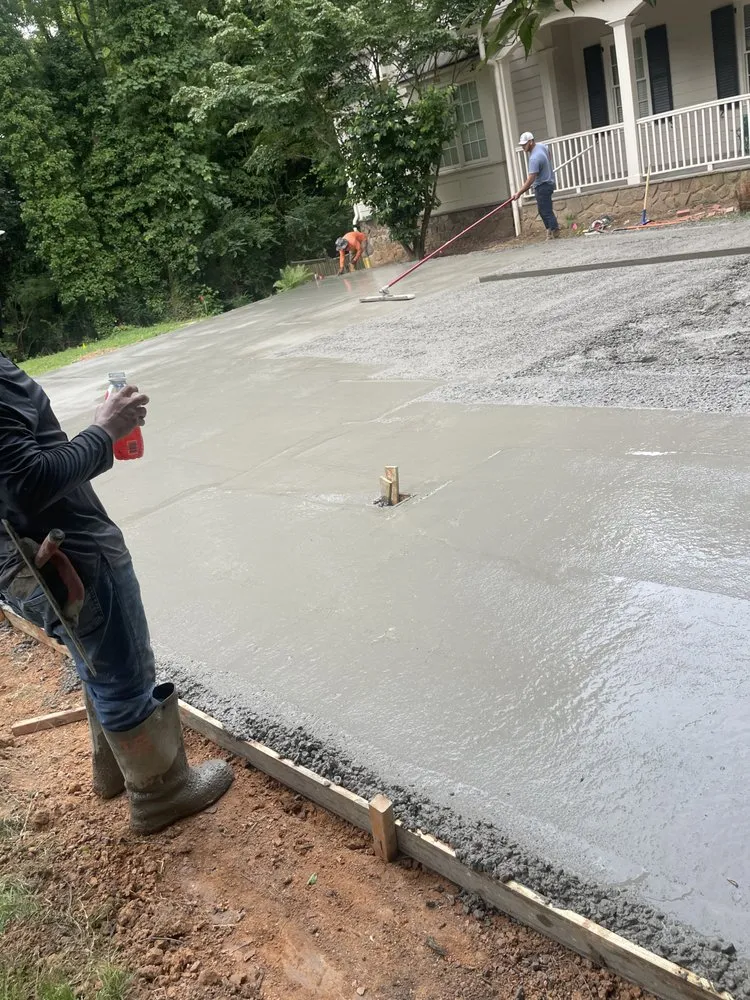 Custom yard maintenance experts serving Atlanta, GA - AT Landscaping & Construction