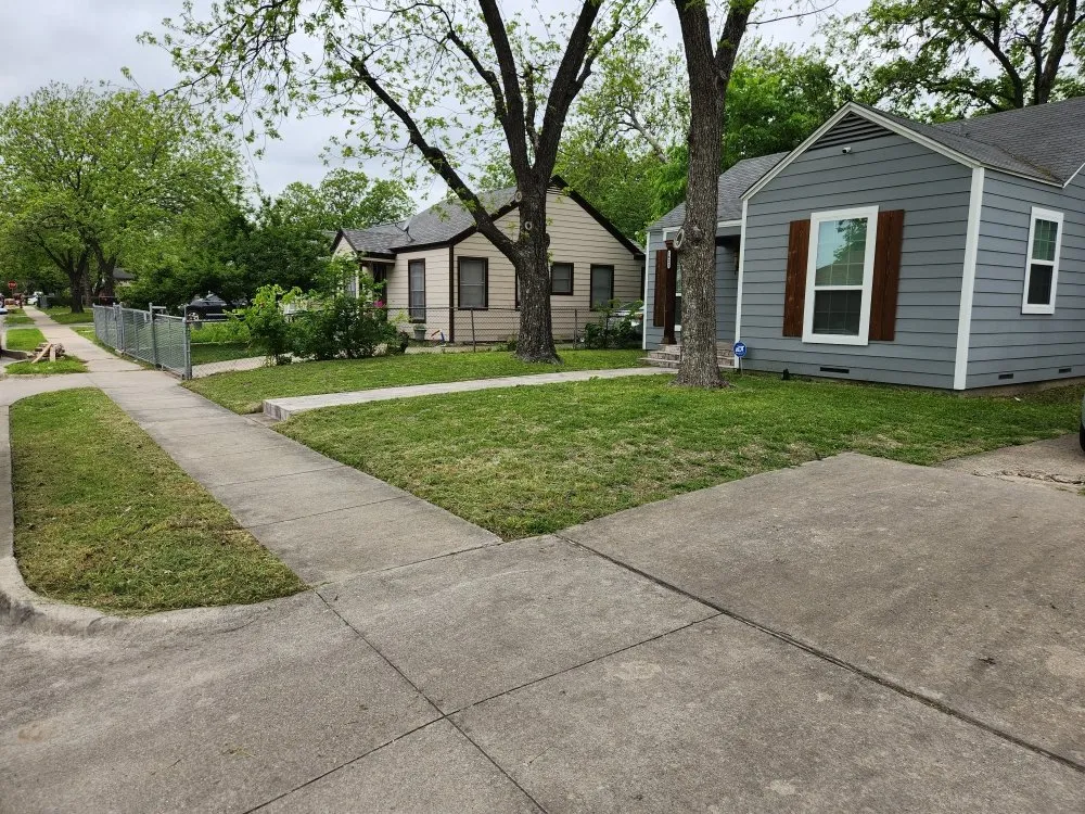 Top-rated yard maintenance in Grand Prairie, TX by A.T. Lawn Service