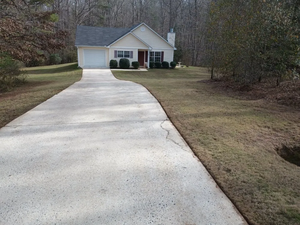 Custom lawn care service in Warner Robins, GA by A&T Lawncare Service