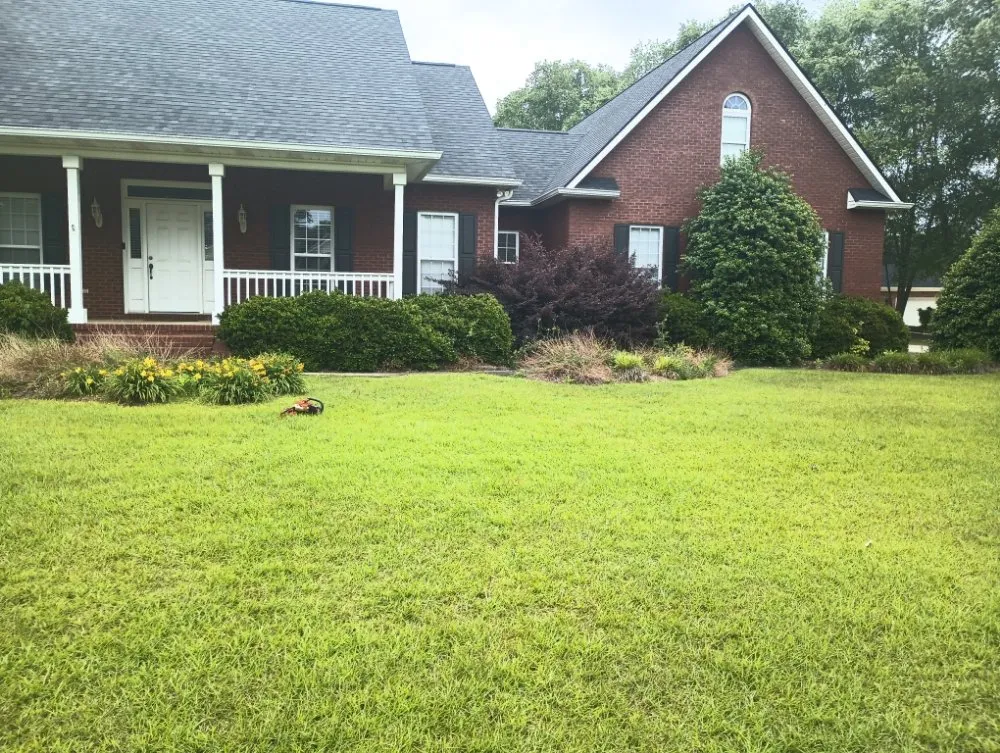 Top-rated landscaping services in Warner Robins, GA by A&T Lawncare Service