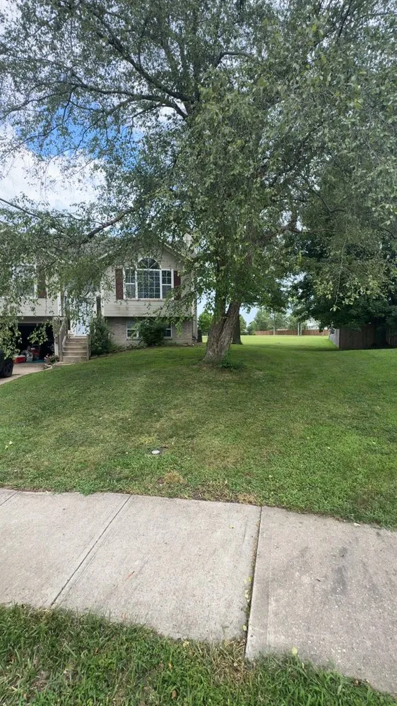 Professional garden landscaping in Warrensburg, MO - A&T Precision Lawn Care