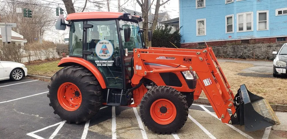 Top-rated yard maintenance for beautiful yards in Norwich, CT by AT SANTALIZ PLOWING