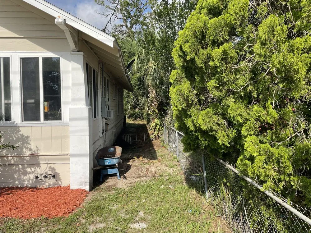 Affordable lawn mowing service for year-round maintenance across Daytona Beach, FL - Athletic Lawn Care