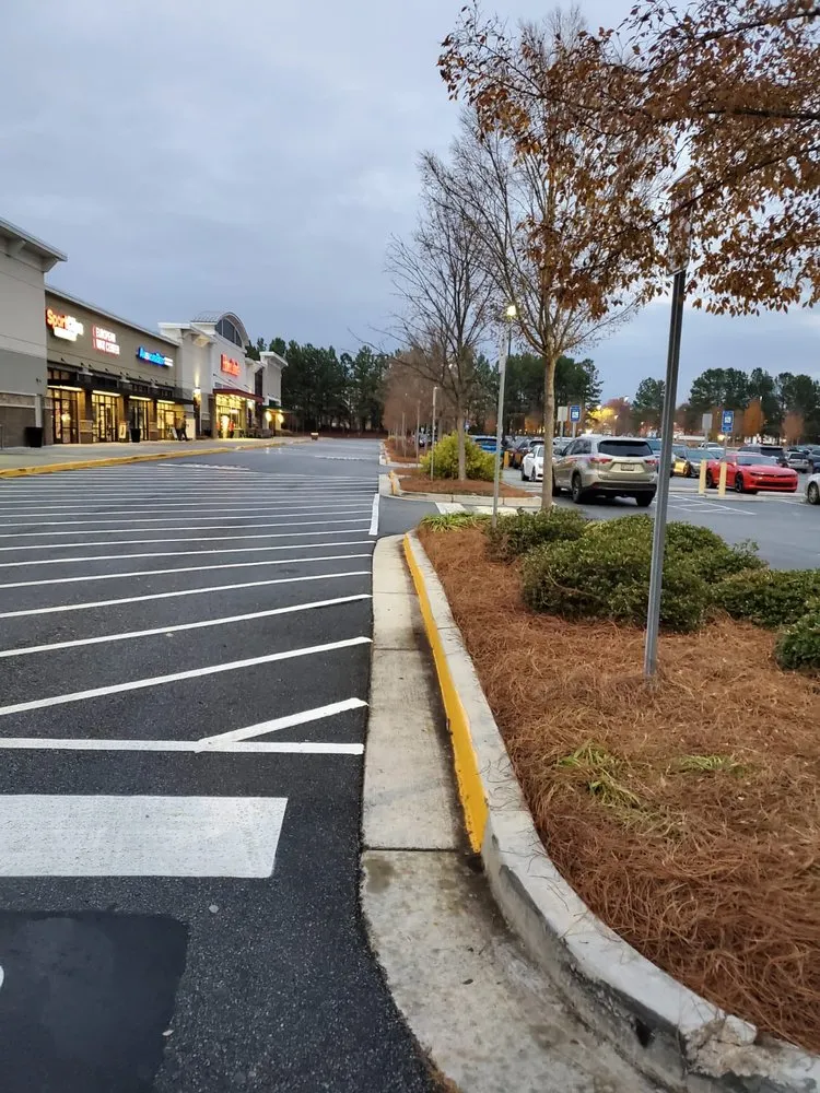 Top-rated lawn care service in Atlanta, GA by Atlanta Straw