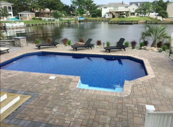 Affordable landscape installation for beautiful yards across Yorktown, VA - Atlantis Patios & Outdoor Lighting