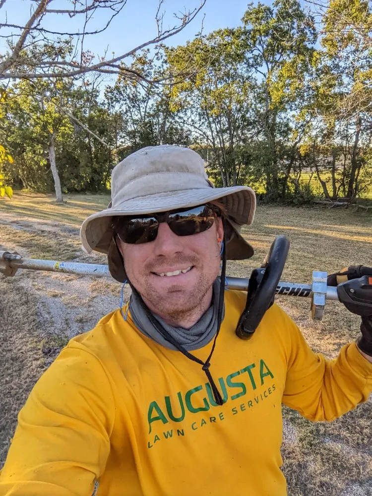 Top-rated yard cleanup service in Bacliff, TX - Augusta Lawn Care Services