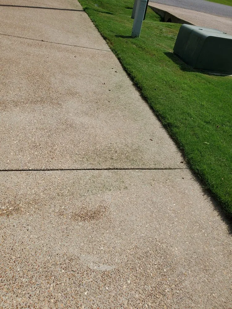 Top-rated lawn mowing service for beautiful yards across Southaven, MS - Augusta Lawn Care Services