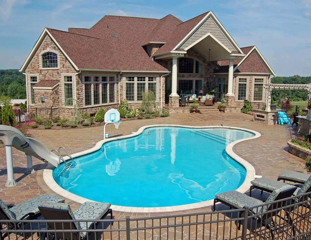 Affordable garden landscaping in Canal Fulton, OH by Aura Concrete & Landscaping