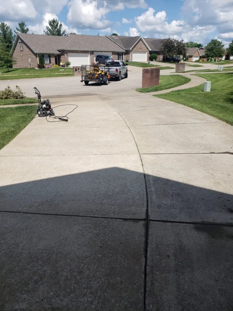 Expert yard maintenance in Louisville, KY - Aura Services