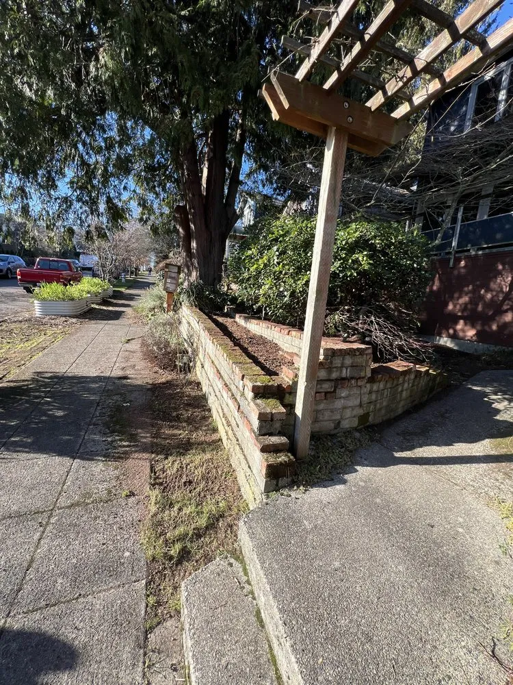 Reliable garden landscaping in Everett, WA by Ausencio Landscaping