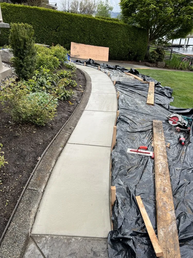 Custom lawn mowing service for beautiful yards across Everett, WA - Ausencio Landscaping