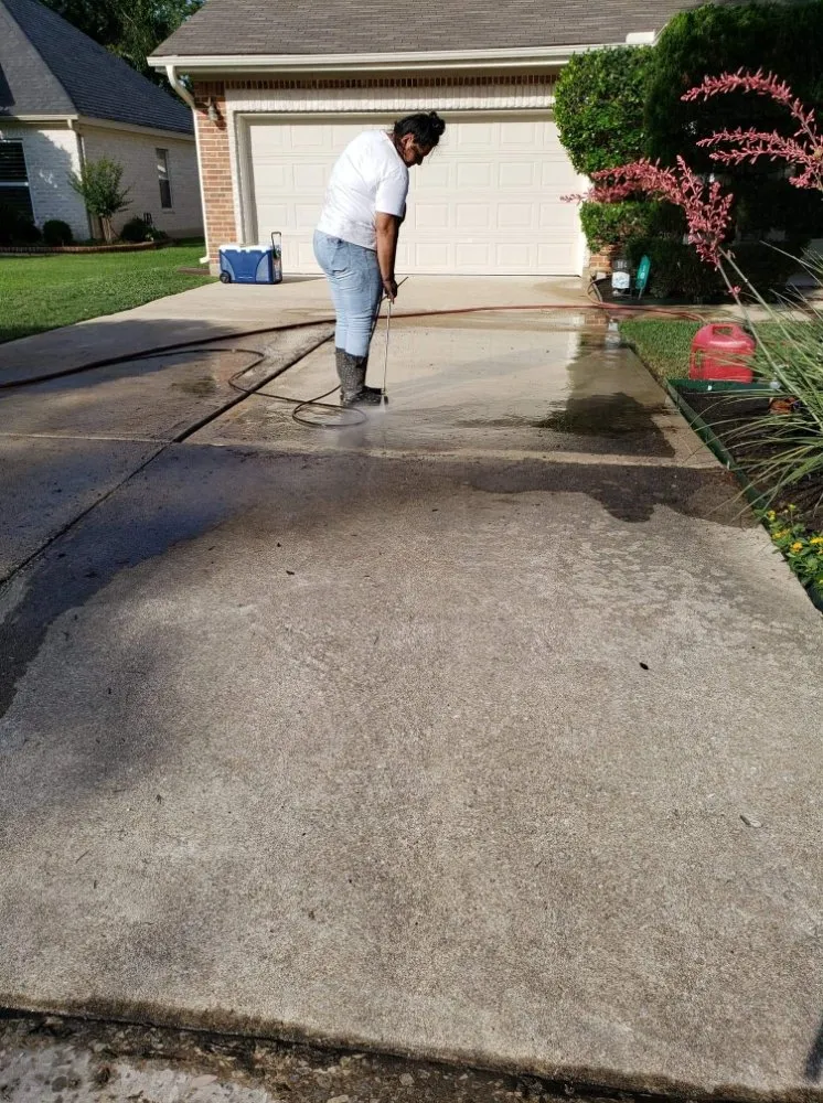 Reliable lawn mowing service in Elgin, TX - Aussie Turf & Landscaping