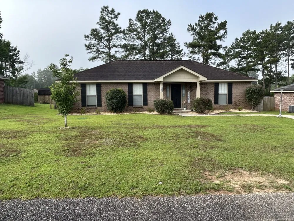 Reliable yard cleanup service in Mobile, AL by Austin’s Lawn care