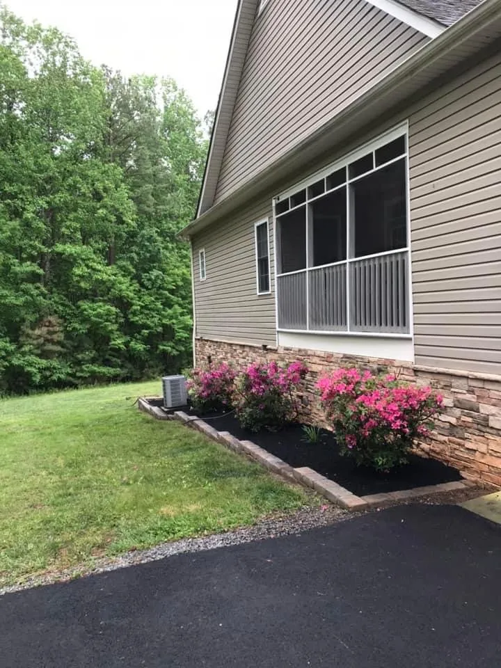 Top-rated lawn care service for homes in Ruther Glen, VA by Austin’s Lawn Care