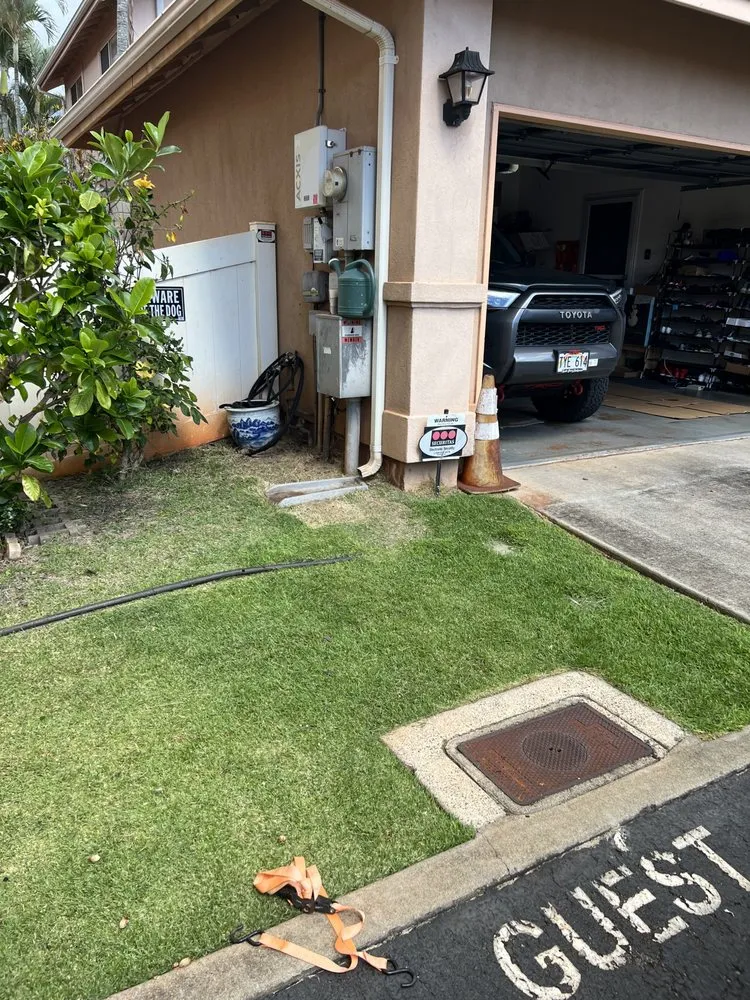 Custom yard cleanup service for residential properties in Waianae, HI by Austin’s lawn services