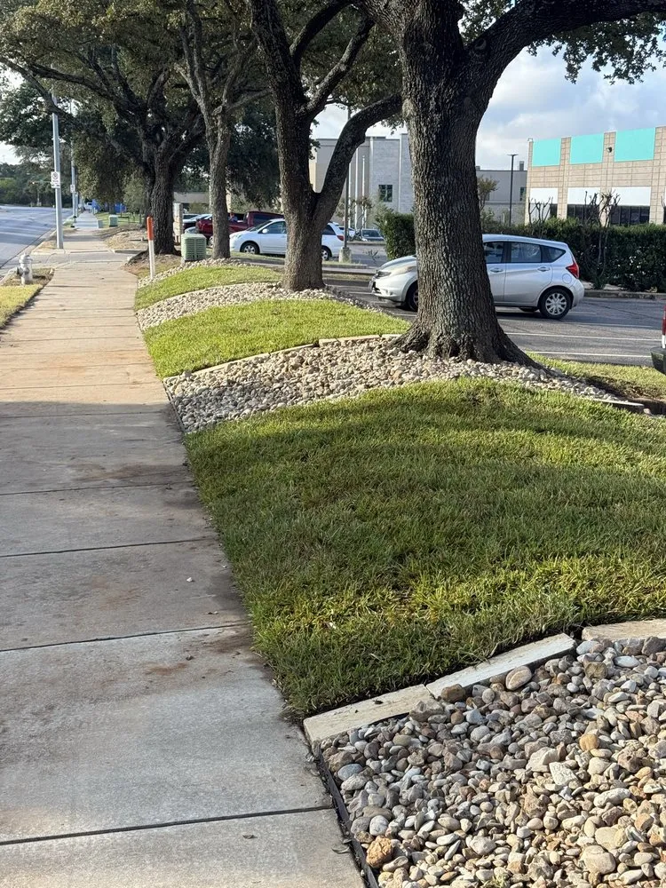 Custom yard maintenance experts serving Austin, TX - Austinscapes